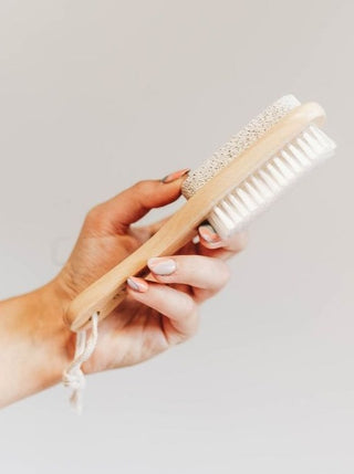 BKIND Brosse Pierre Ponce pour les Pieds. Parfaite idée de cadeau pour femme.