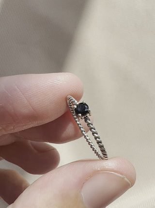 MAKSYM Twisted Ring + Black Spinel - Silver