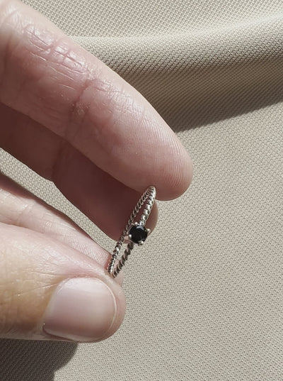 MAKSYM Twisted Ring + Black Spinel - Silver