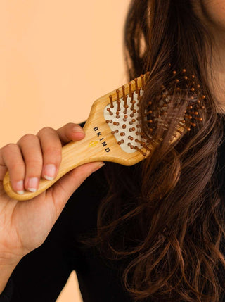 BKIND Petite Brosse à Cheveux, fait localement à Montréal, Québec.
