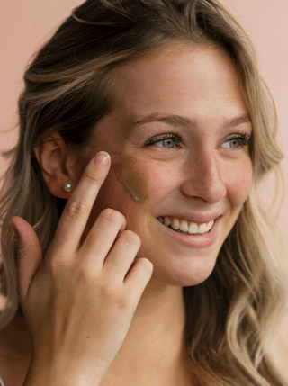 BKIND Exfoliant pour le Visage - Hydratant. Fait localement à Montréal, Québec.