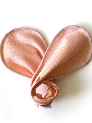 Accessoire à chignon rose pastel. GIBOU. Montreal designer boutique.