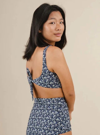 Haut de maillot de bain Lima- Moonflower Mimi & August, très bon maintient grâce au dos ajustable. Conçu à Montréal.