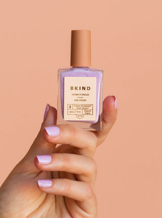 BKIND Vernis à Ongles - Wonderland, lilas rempli de mini pailettes blanches et mates. Parfaite idée de cadeau pour femme.