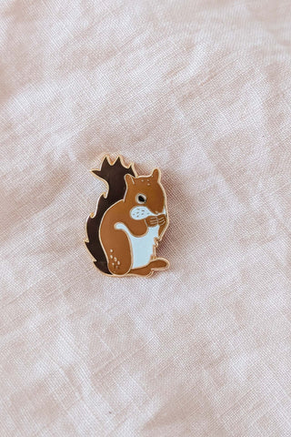 MIMI &amp; AUGUST Pin - Squirrel