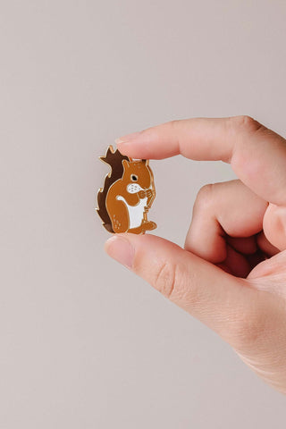 MIMI &amp; AUGUST Pin - Squirrel