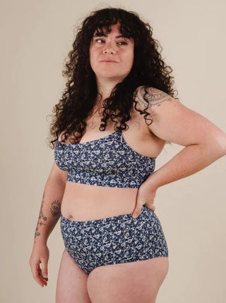 Bas de maillot de bain Paloma Moonflower Mimi & August taille haute. Conçu à Montréal, Québec.