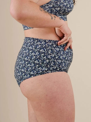 Bas de maillot de bain Paloma Moonflower Mimi & August taille haute. Conçu à Montréal, Québec.