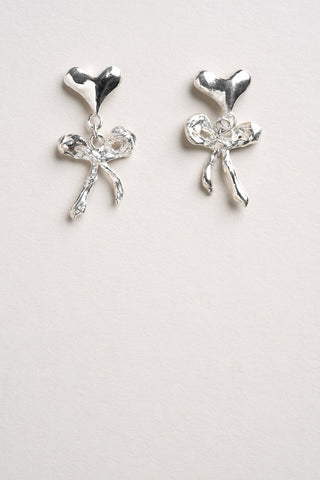 MINERA ATELIER Boucles d'Oreilles Petit Coeur Enrubannés