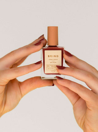 BKIND Vernis à Ongles - Leo, couleur brique, parfaite idée de cadeau pour femme.