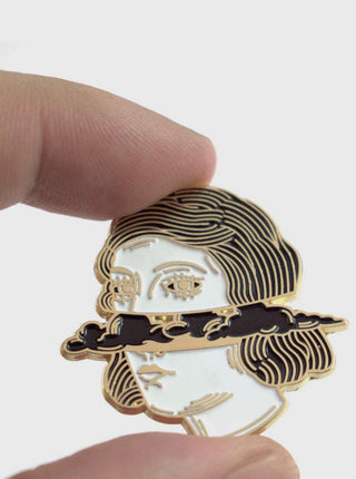 BADABOÖM STUDIO Pin's - Tête dans les nuages