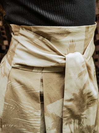 Jupe motif palmier beige Bodybad. Montreal designer boutique.