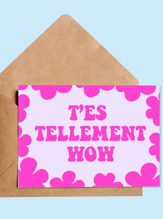 OUI MANON Carte - T'es tellement wow, carte à fond violet clair et le texte et les motifs en rose. Fait localement à Montréal.