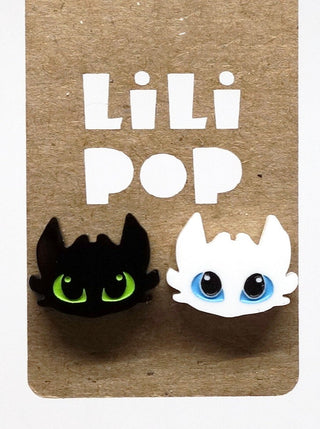 Boucle d'oreille night furies noir et blanc. Parfait idée cadeau femme. Bijoux fait au Québec.