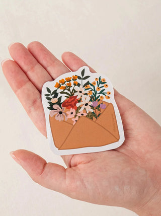Autocollant vinyle Mimi & August représentant des fleurs dans une enveloppe. Fait au Québec, parfaite idée cadeau pour femme.