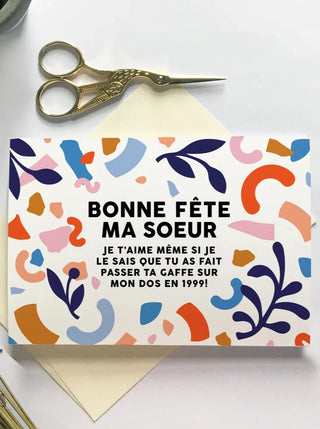 Carte de souhait inscrit: Bonne fête ma soeur. Je t'aime même si je le sais que tu as fait passer ta gaffe sur mon dos en 1999! Parfait idée cadeau pour femme.